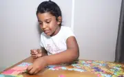 Gadis Autistik Pecahkan Rekod MBR, Selesaikan 643 Kepingan Jigsaw dalam 1 Jam