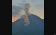 Gunung Semeru Meletus Dua Kali, Aliran Piroklastik Capai 3 Kilometer dari Puncak
