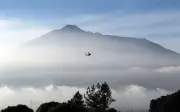 Helikopter Bawa 8 Orang Hilang Kontak di Indonesia, Operasi Mencari Dilancarkan