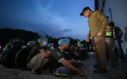Imigresen Perak Serbu Dua Kilang Sarung Tangan, Tahan 79 Warga Bangladesh
