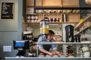 Kafe AI di Stockholm: Mona Urus Operasi, Ambil Pekerja Manusia