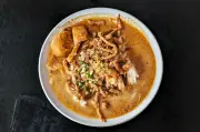 Kedai Kopi Soon Teik di Jinjang Baru: Chee Cheong Fun Unik Kuah Cendawan dan Kari
