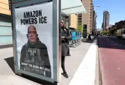 Kempen Poster Anti-Bezos Muncul di New York Menjelang Met Gala