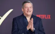 Ketua Netflix Sarandos Adakan Perbincangan 'Konstruktif' dengan Pemilik Panggung Wayang