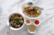 Kha Mu di Melaka: Simfoni Daging Khinzir Thai Perlahan di Ann99 Kopitiam
