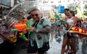 Krisis Tenaga Jejas Pelancongan Thailand, Perjalanan Songkran Merosot