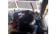 Mantan Pemandu Bas dan Teman Wanita Akan Didakwa atas Video 'Memandu di Pangkuan' Viral
