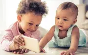 Masa Skrin Bayi: Kajian UK Temui 73% Bayi 9 Bulan Terdedah Setiap Hari
