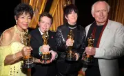 Michael J. Fox Bidas CNN: 'Saya Masih Hidup, Terima Kasih Atas Peringatan Tahunan'