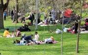 Muzik dan Barbeku di Tehran Meskipun Ancaman Trump