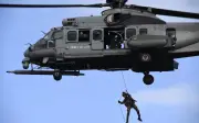 Operasi Cari Giat Dijalankan untuk Juruterbang AS yang Jatuh, Bekas Airmen Kongsi Nasihat Survival