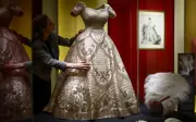 Pameran Fesyen Ratu Elizabeth II Dedah Peranan Diplomasi Melalui Pakaian