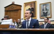 Panglima Pentagon bertelagah dengan penggubal undang-undang Demokrat mengenai perang Iran