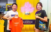 Pasangan Suami Isteri Raikan Budaya Tempatan Melalui Produk Harian