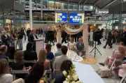 Pengantin Belanda Pilih Gaun Kahwin Terpakai, Majlis di Stesen Kereta Api Utrecht