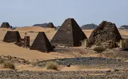 Penjaga Setia Piramid Sudan: Kesepian di Tengah Perang