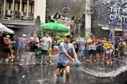 Perbelanjaan Songkran Thailand Dijangka Menurun Akibat Kenaikan Kos Hidup