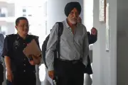 Polis Malaysia Serbu Unit Pavilion Residence Selepas CCTV Rakam Kenderaan Kerajaan Pindah Kotak, Beg