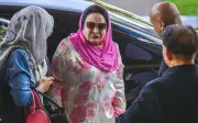 Polis Saksikan Beg, Kotak Dipindah Dari Kediaman Najib Selepas PRU14