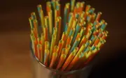 Remaja Perancis berdepan hukuman penjara di Singapura kerana menjilat straw