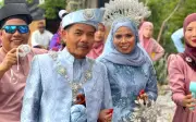 Resepsi Perkahwinan di Puncak Bukit: Sebuah Perjalanan Berkasut Songket yang Tak Terlupa