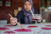 Rumah Batik Sri Wangsa di Mersing tarik pelancong dengan rekaan inspirasi Johor