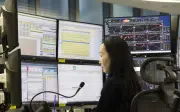 Saham Asia Melonjak, Minyak Mentah Jatuh Atas Harapan Perjanjian Damai