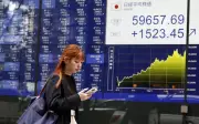 Saham Naik Selepas Trump Lanjutkan Gencatan Senjata Iran, Minyak Kekal Dekat AS$100