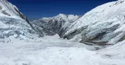 Sherpa buka laluan Everest selepas dua minggu terhalang