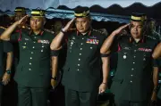 Sultan Pahang Hantar Sumbangan kepada Keluarga Anggota Tentera Meninggal Dunia