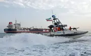 Trump Ancam Tenggelamkan Bot Iran Jika Cabar Sekatan Pelabuhan