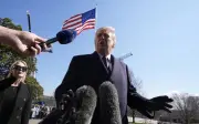 Trump Kecam Pengulas Konservatif yang Bantah Perang Iran
