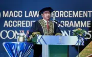 Tumpukan Etika dan Integriti, Bukan Majlis Konvokesyen Megah