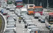 Waktu Kerja Berperingkat Boleh Kurangkan Kesesakan Lalu Lintas dan Subsidi Minyak