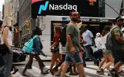 Wall Street Melonjak Harapan De-eskalasi Timur Tengah, Nasdaq 100 Catat 10 Hari Kenaikan