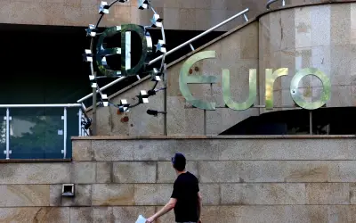 Aktiviti perniagaan zon euro terus mengecut pada Mei