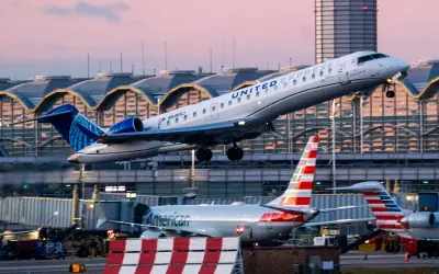 CEO United Airlines tolak penggabungan selepas American menolak