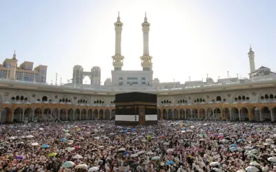 Jemaah haji lawan panas terik dengan aiskrim dan kipas gergasi