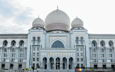 Mahkamah Persekutuan kekal hukuman 30 tahun penjara, 16 sebatan warga Ukraine