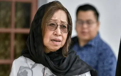 Naimah Khalid dan dua anak lelaki masih di luar negara, kata polis