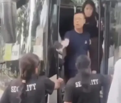 Pengetua sekolah Hong Kong digantung kerja selepas viral bergaduh tempat letak kereta di Singapura