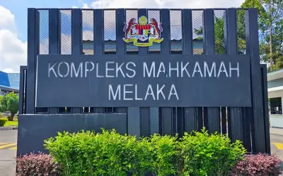 Peniaga burger didakwa tampar dan gigit bayi sendiri
