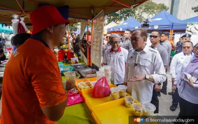 PM arah agensi turun padang bantu peniaga kecil dapat pinjaman