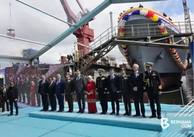 Ratu Malaysia lancar kapal perang baharu dinamakan sempena putera baginda