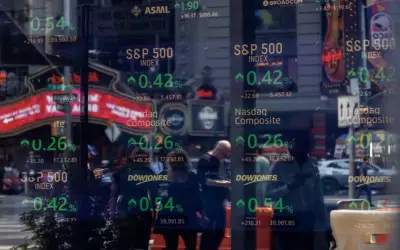 Saham naik meskipun ketidakpastian Iran, dolar hampir ke paras tertinggi