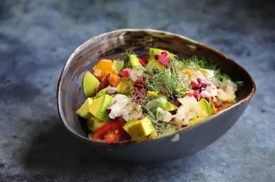 Salad Avokado, Tomato Pusaka & Jeruk Jepun Penuh Kontras