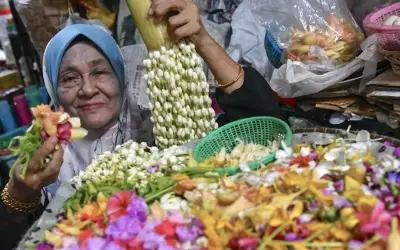Tradisi mandi bunga masih subur di pasar ikonik Kelantan