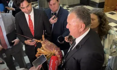 Udang karang hidup curi tumpuan sidang media parlimen New Zealand