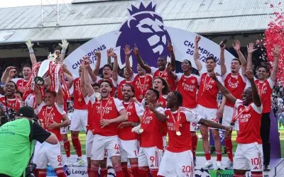 West Ham tersingkir, Arsenal julang trofi Liga Perdana pada hari terakhir emosional