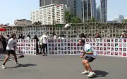 Aktivis kempen untuk orang hilang Mexico berhampiran stadium Piala Dunia